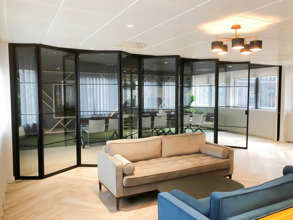 Industry trimmest movable glass wall fame, easy operation. near clear viewing area